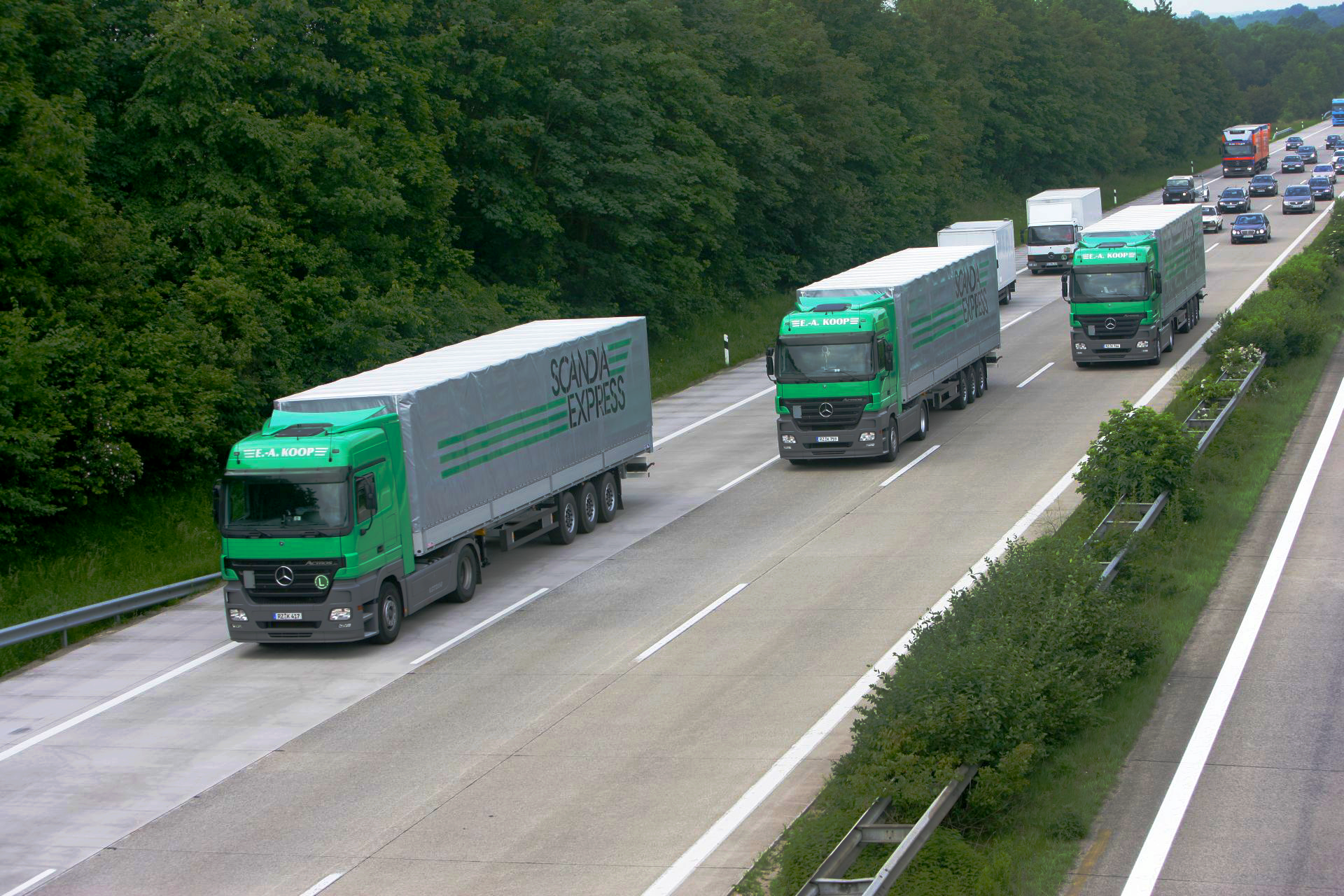 lkw_autobahn_1